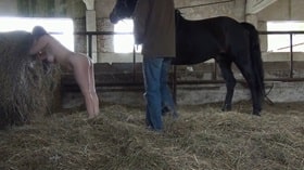 Зоофилка Юля чпокается с лошадью, большой фильм от Тим Раша